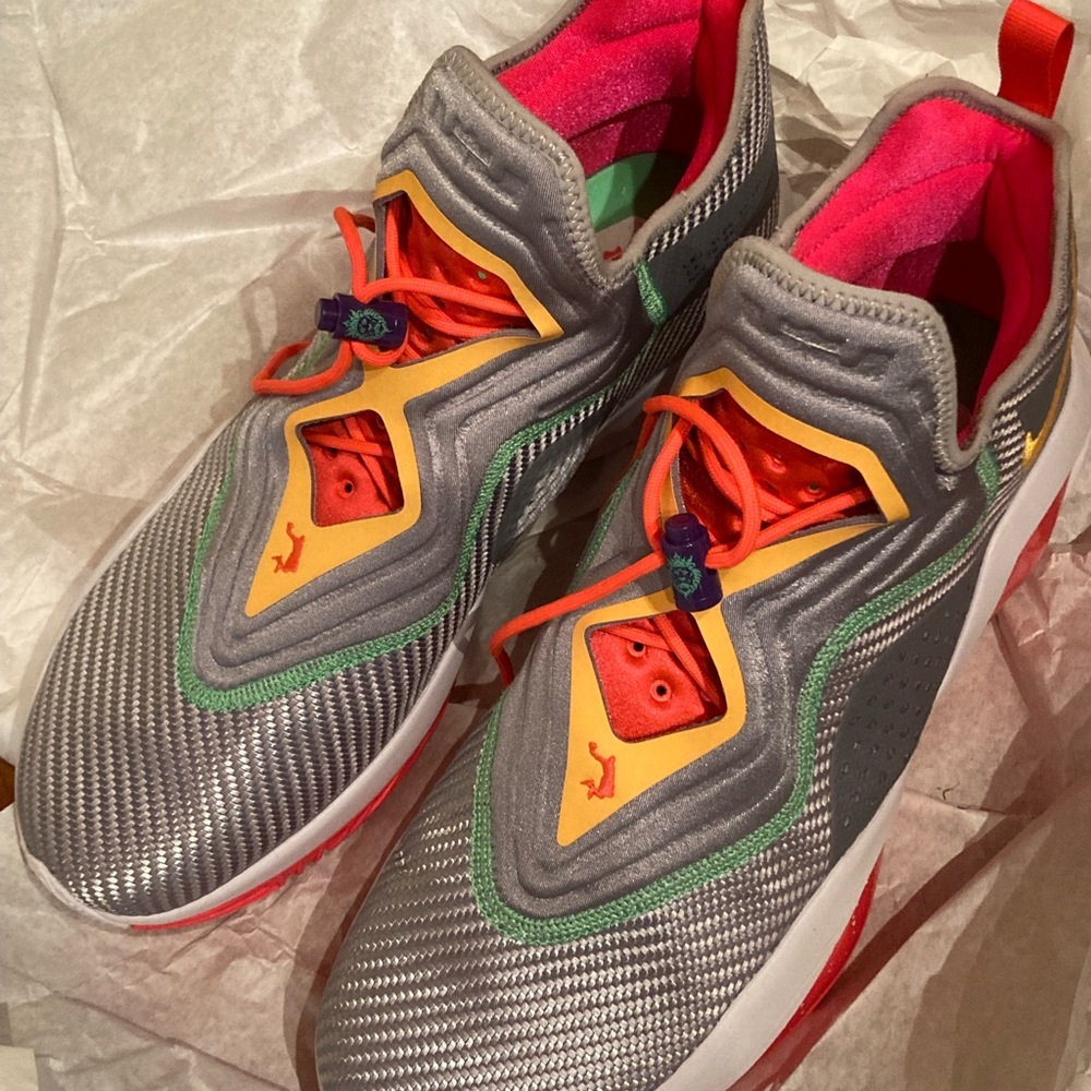 Nike New Lebron Men’s basketball sneakers